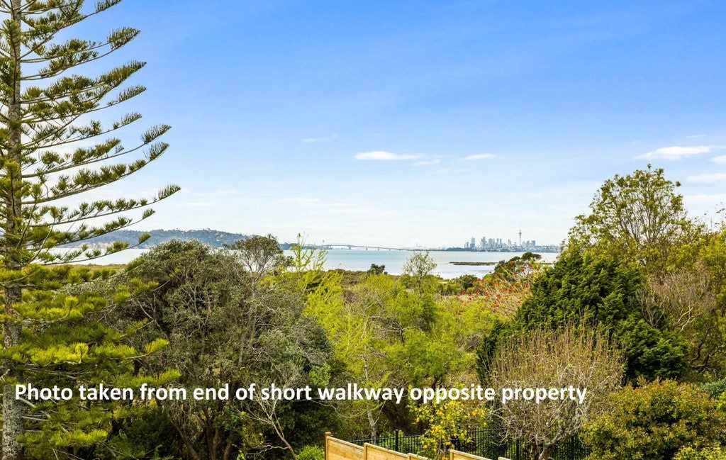 31 Rewarewa Road, Te Atatu Peninsula, Auckland - Carousel 2