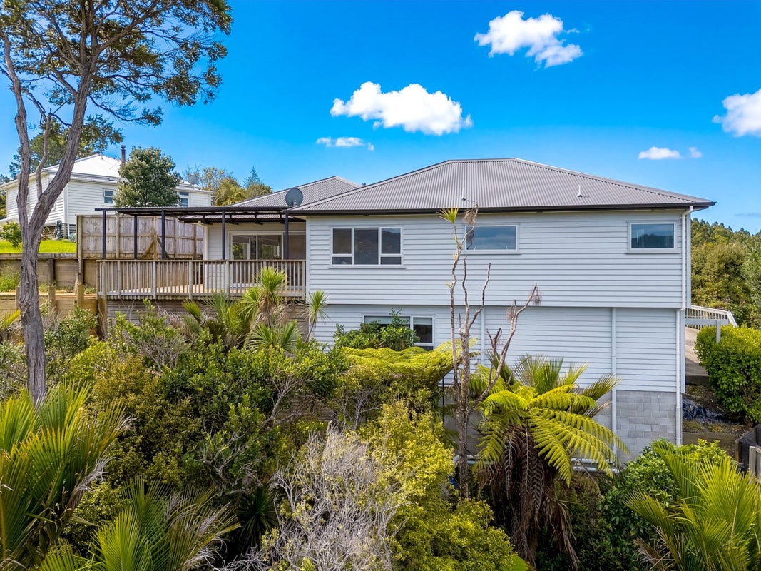 220 Forest Hill Road, Waiatarua, Auckland - Carousel 35