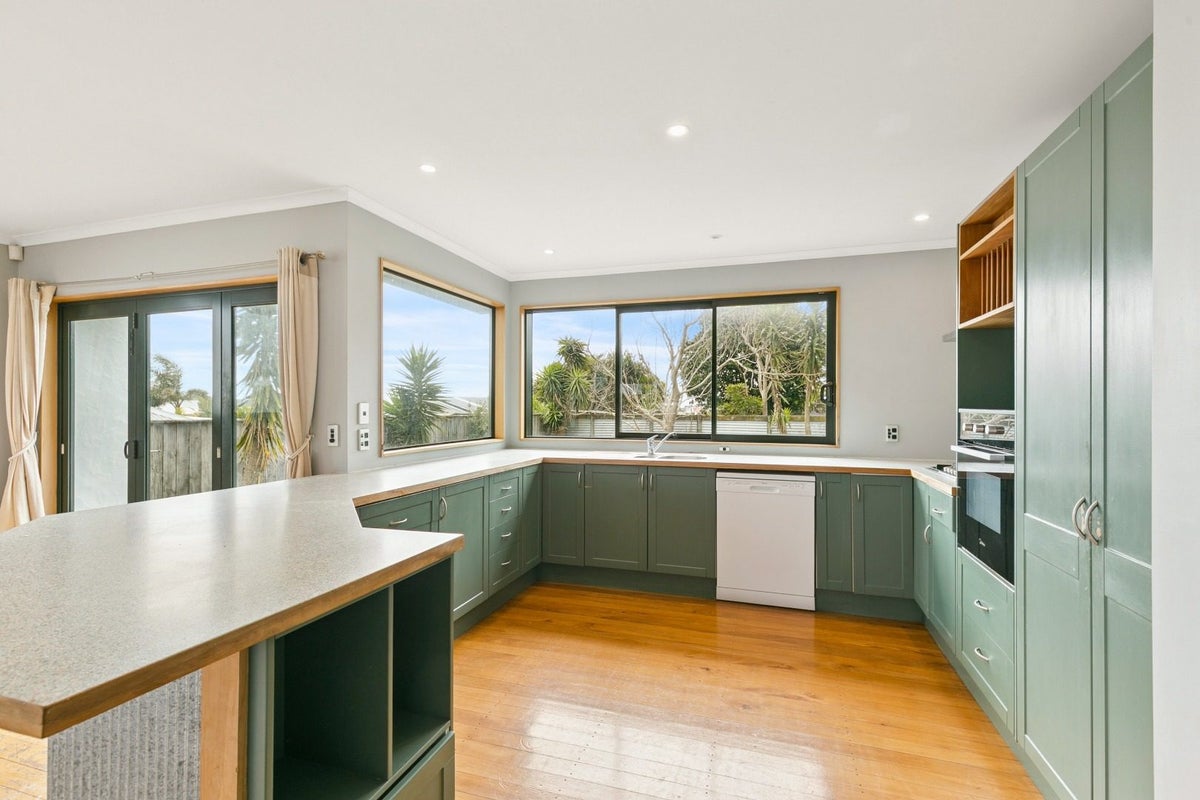 9 Webber Street, Paraparaumu Beach, Paraparaumu - Carousel 2