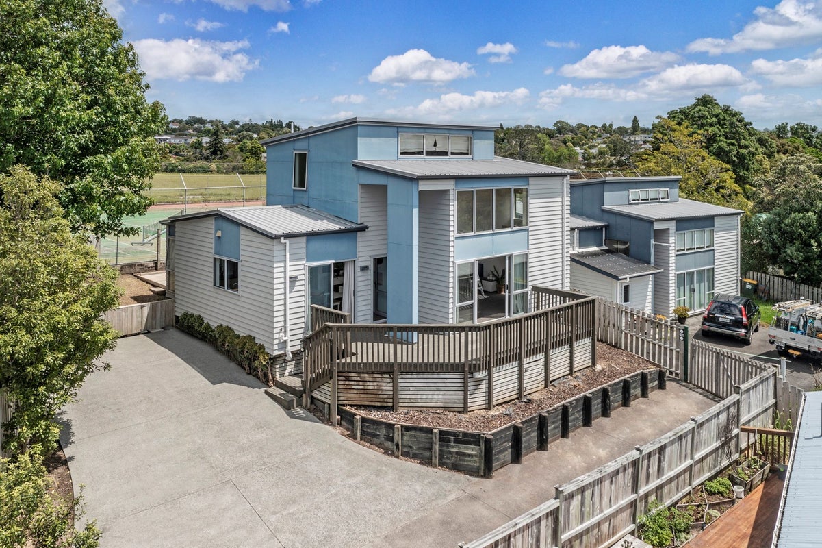 10A Saffron Street, Birkdale, Auckland - Carousel 1