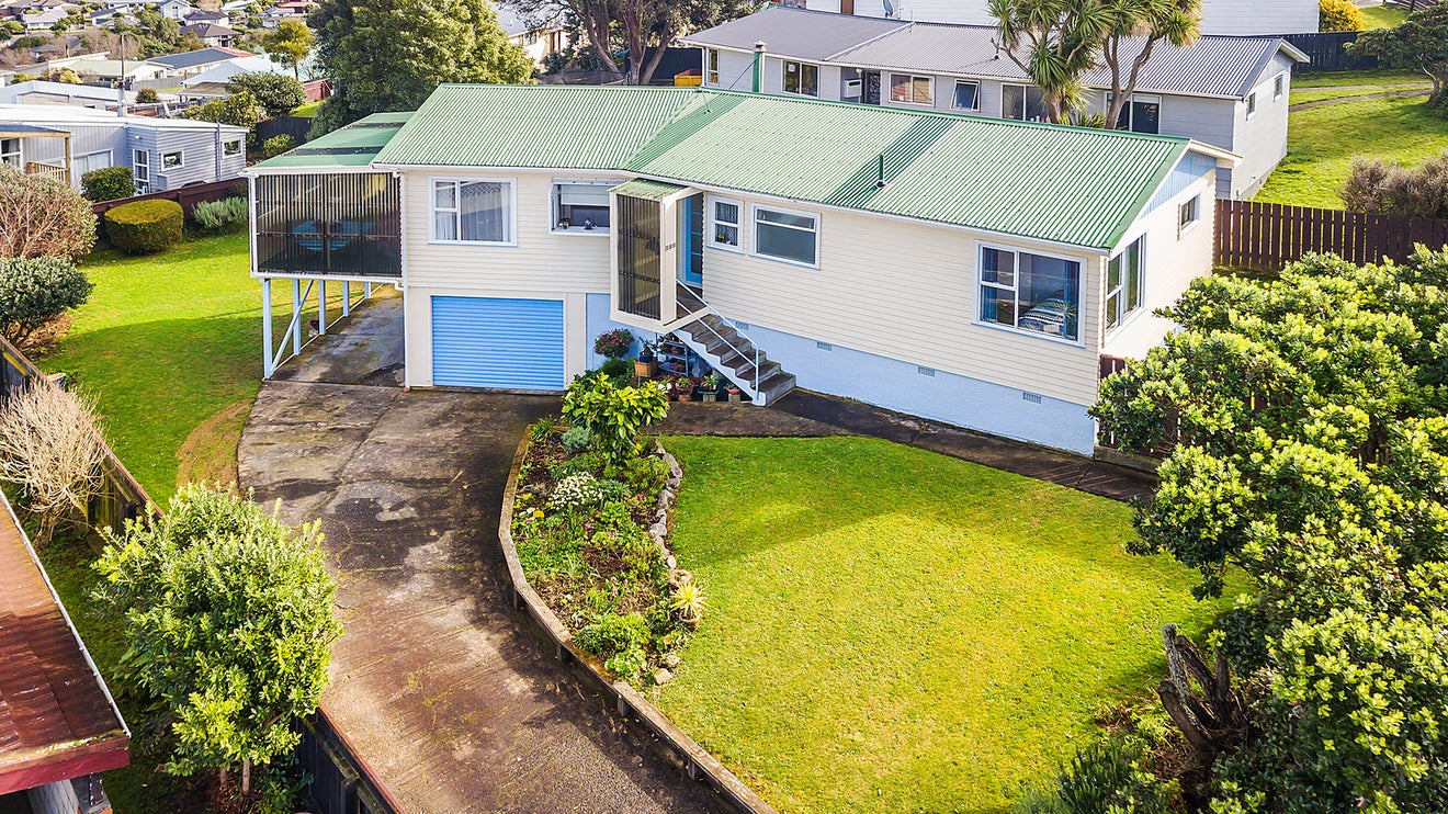 186 Conclusion Street, Ascot Park, Porirua - Carousel 1