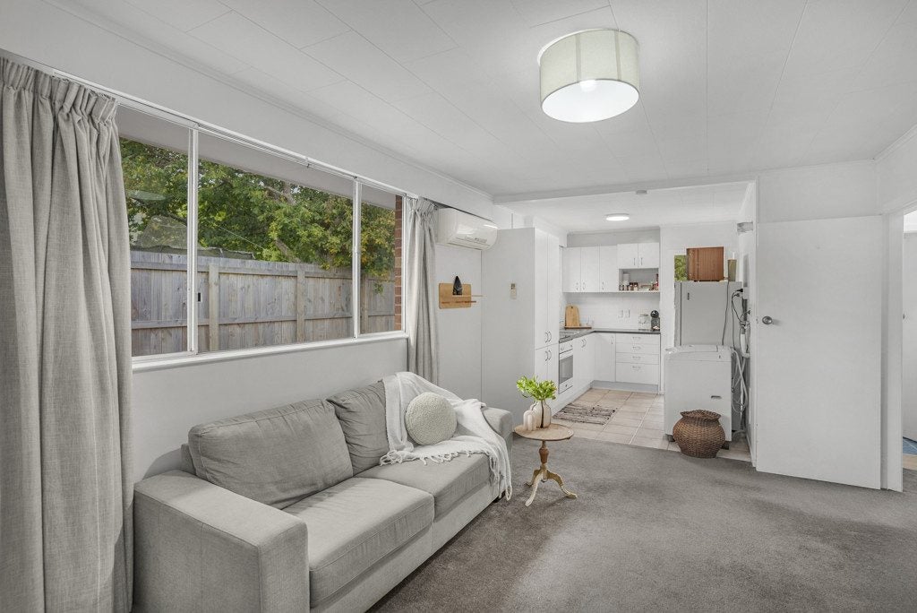 1/30 Dunns Street, Silverstream, Upper Hutt - Carousel 2
