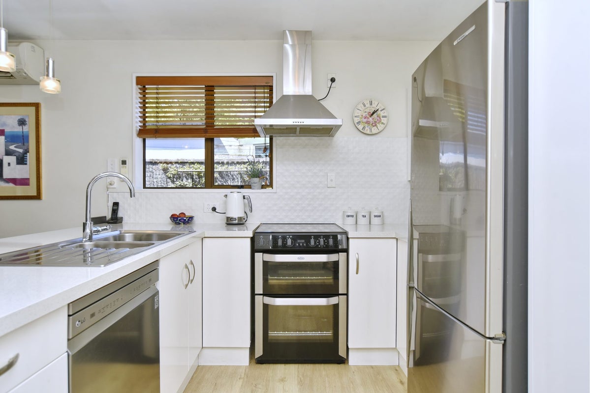 2/380 Wairakei Road, Burnside, Christchurch - Carousel 2