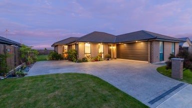 199 Pacific Drive, Fitzherbert, Palmerston North - Carousel 1