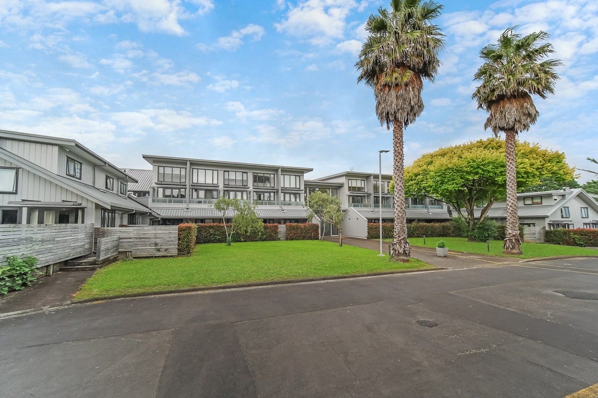 14A/30 Westward Ho, Glen Eden, Waitakere - Carousel 2