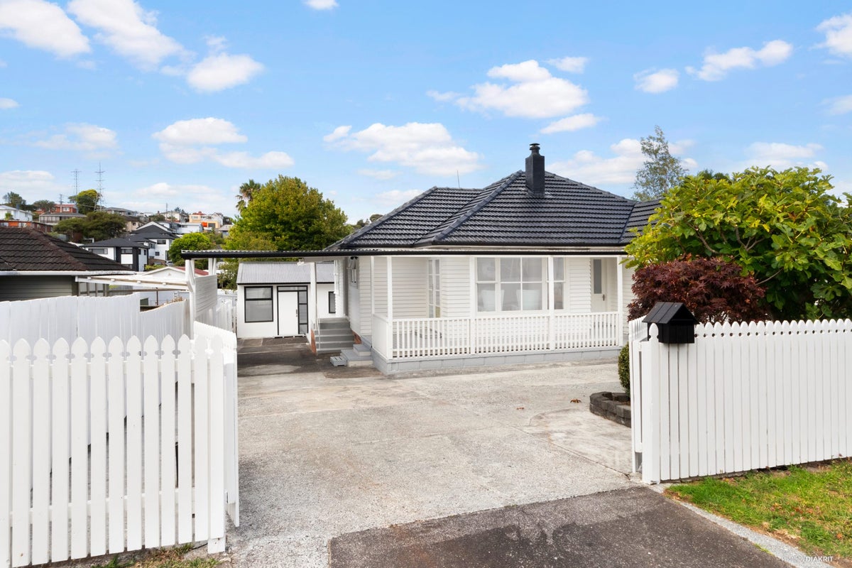 7 Battersby Avenue, Mount Roskill, Auckland - Carousel 1
