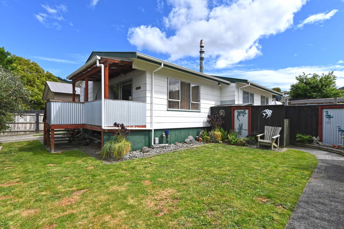 55 Gemstone Drive, Birchville, Upper Hutt - Carousel 2