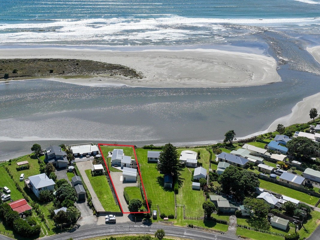 177 Mahia East Coast Road, Māhia - Carousel 2