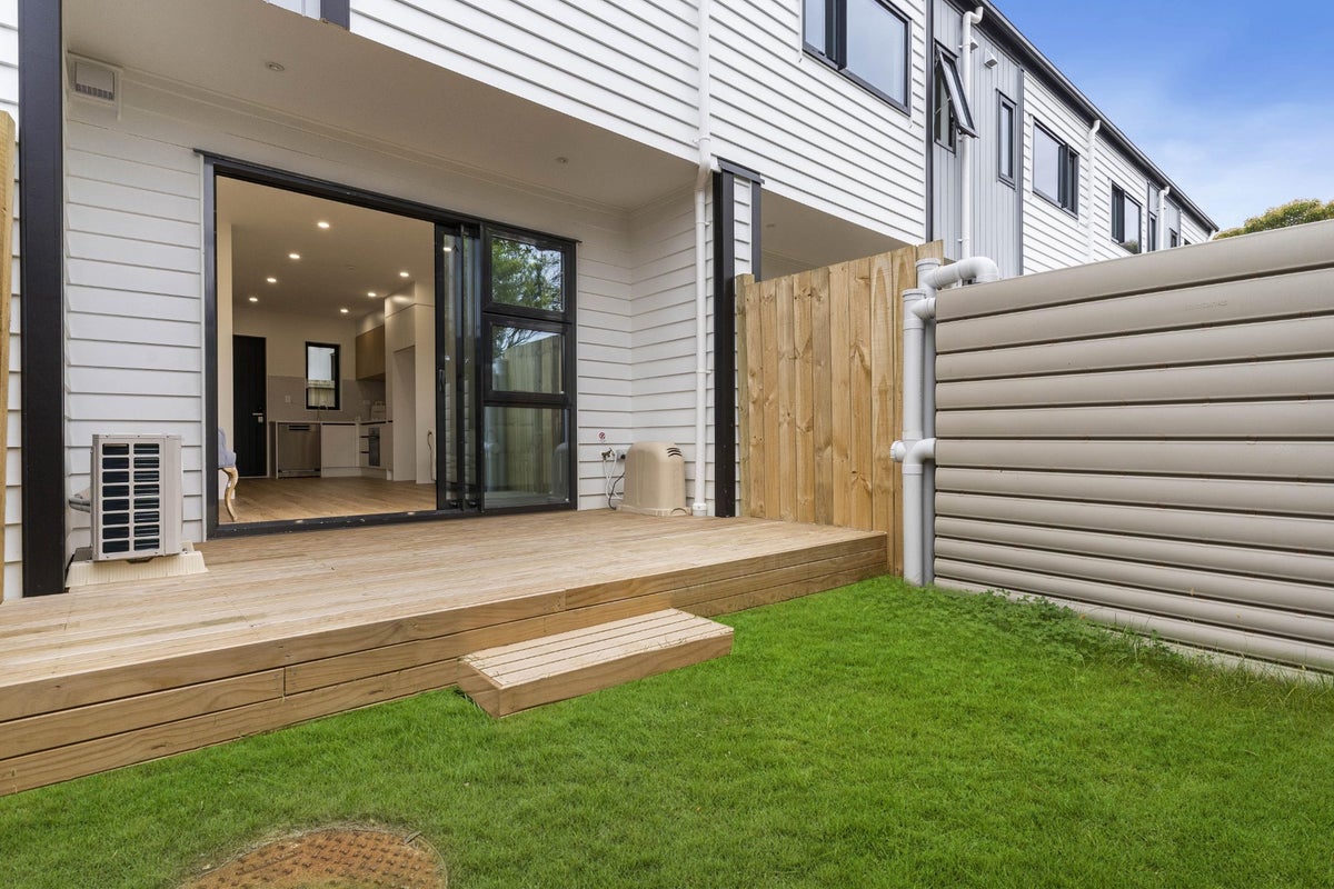 4/2 Kereru Street, Henderson, Auckland - Carousel 1