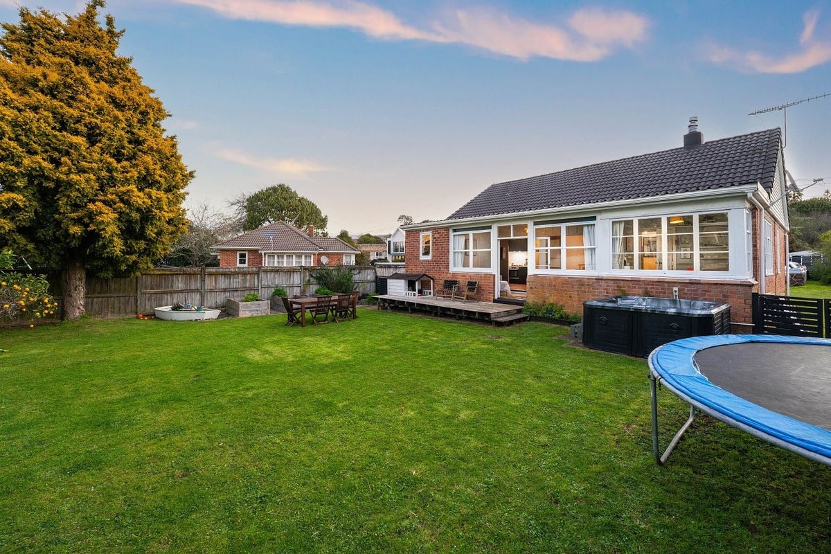 13 Ewenson Avenue, One Tree Hill, Auckland - Carousel 1