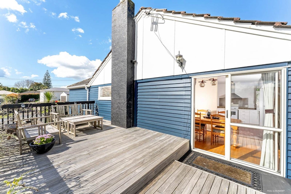 16 Phelps Place, Glendene, Auckland - Carousel 29