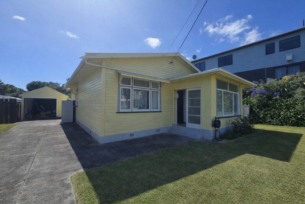 2 Cambridge Street, Gonville, Whanganui - Carousel 1