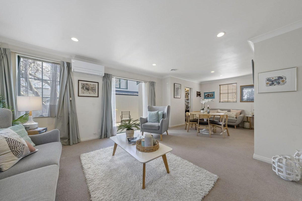 2A Moir Street, Mount Victoria, Wellington - Carousel 1