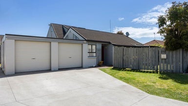 2/56 Vivian Wilson Drive, Eastern Beach, Auckland - Carousel 1
