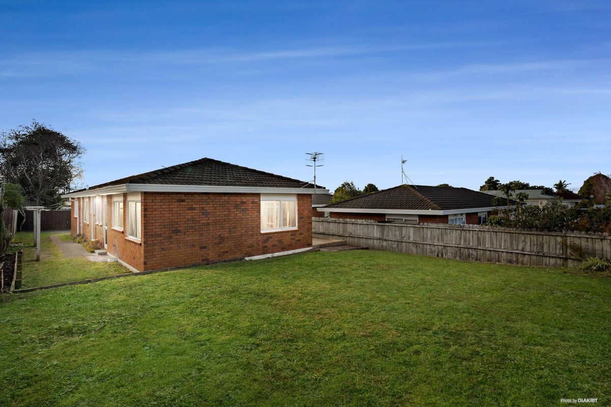 40 Riverton Drive, Randwick Park, Auckland - Carousel 1