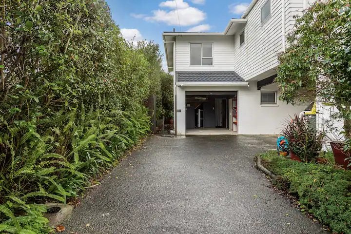 2/15 Kiteroa Terrace, Rothesay Bay, Auckland - Carousel 2