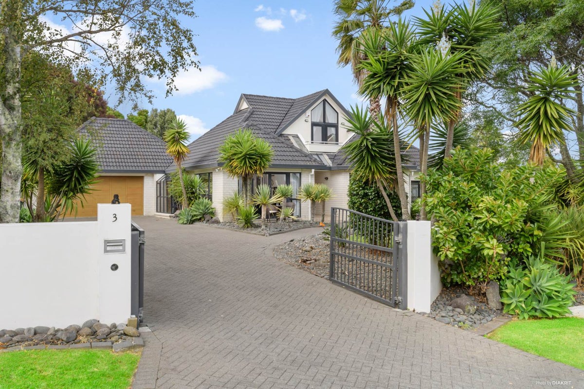 3 San Jose Rise, Shamrock Park, Auckland - Carousel 1