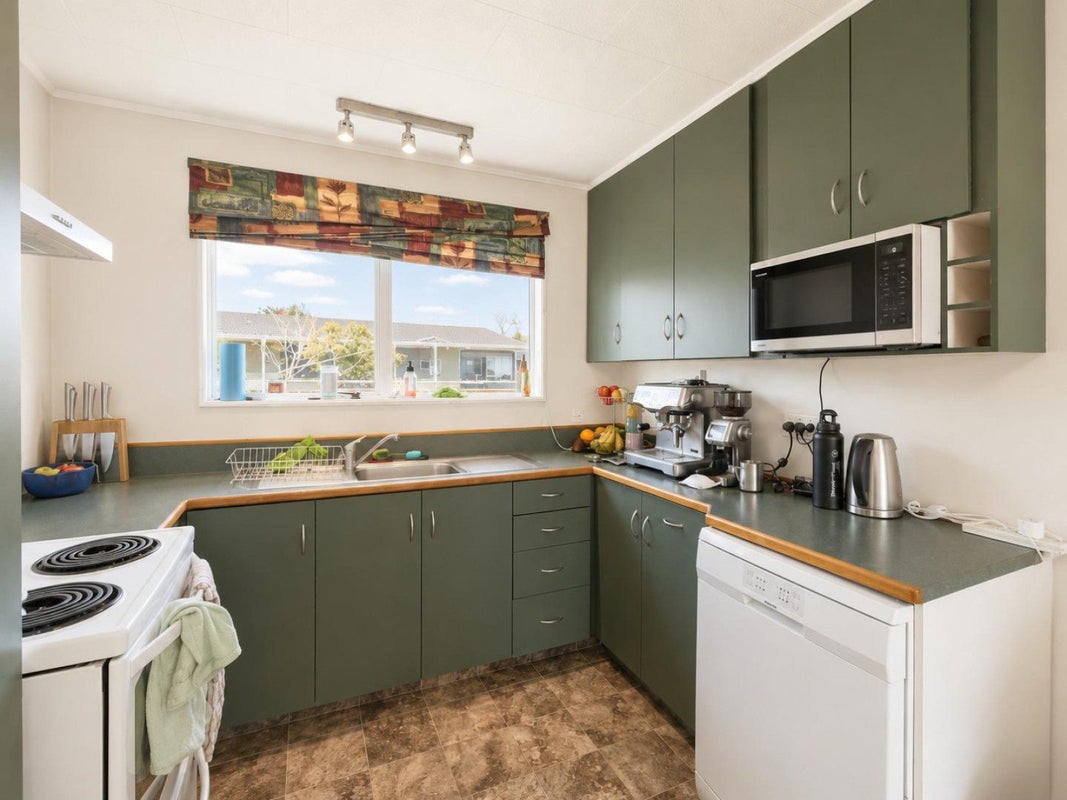 4 Jade Place, Bell Block, New Plymouth - Carousel 2