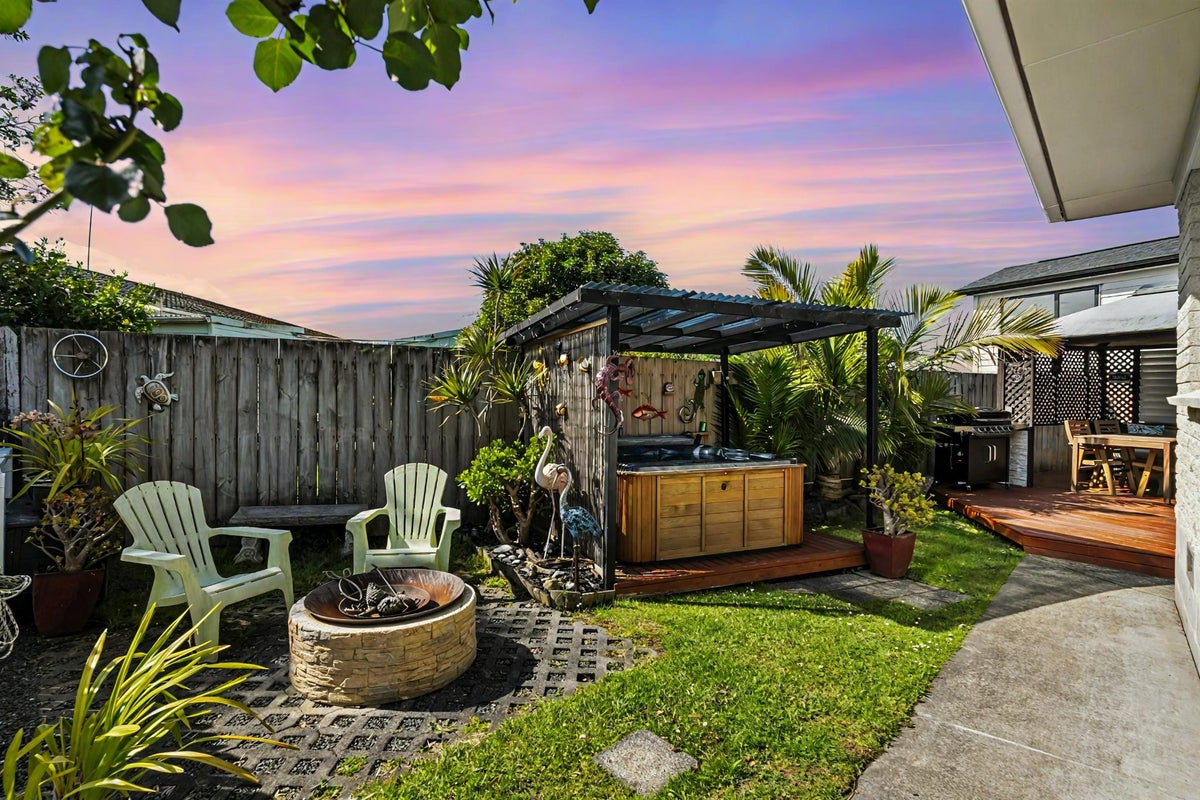 2/38 Blacklock Avenue, Henderson, Auckland - Carousel 2