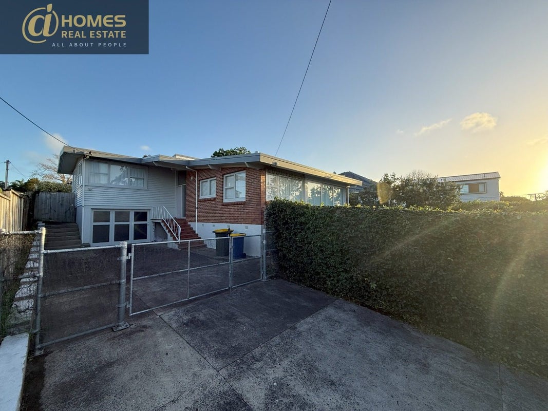 14 Riverview Road, New Lynn, Auckland - Carousel 1