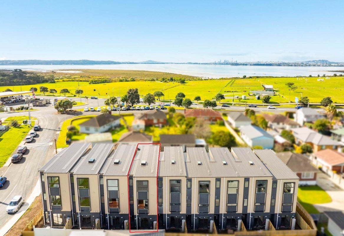 4/4 Toru Street, Te Atatu Peninsula, Auckland - Carousel 23