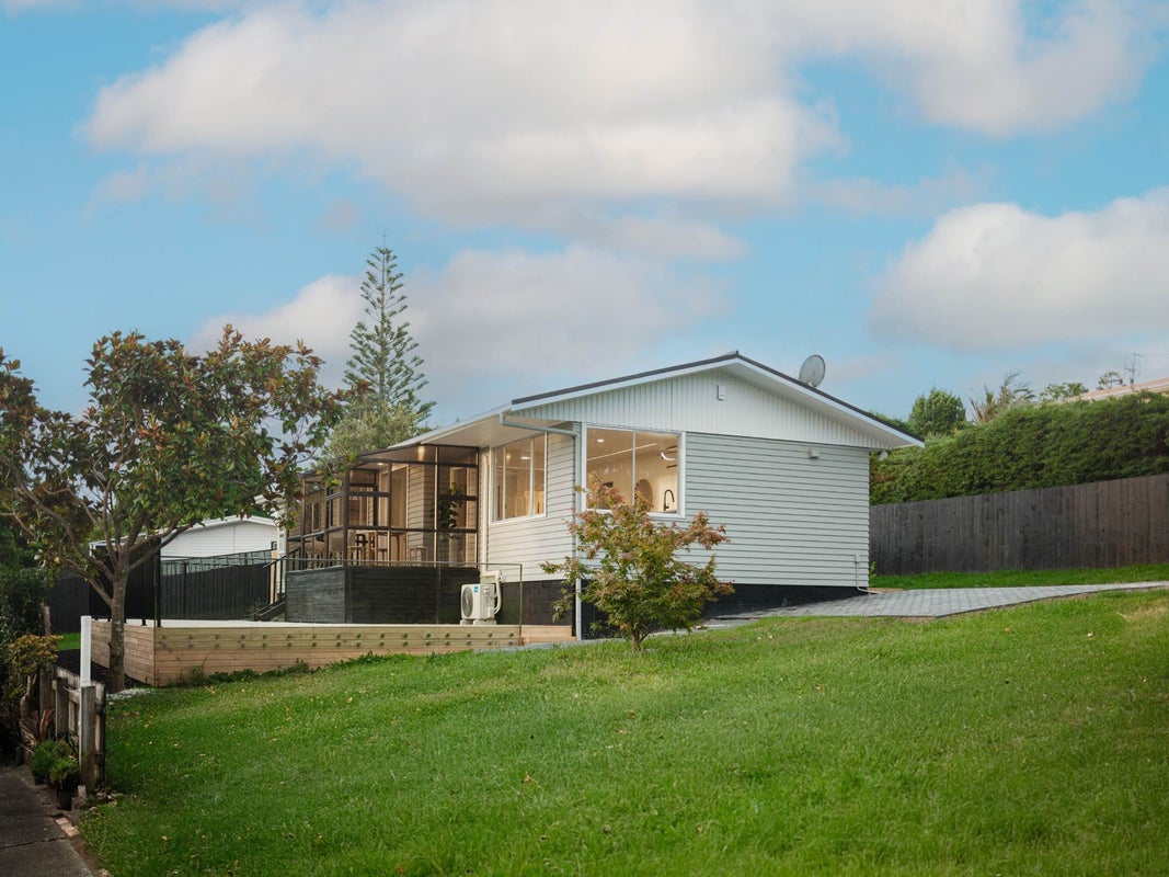 29 Domain Road, Glenfield, Auckland - Carousel 1