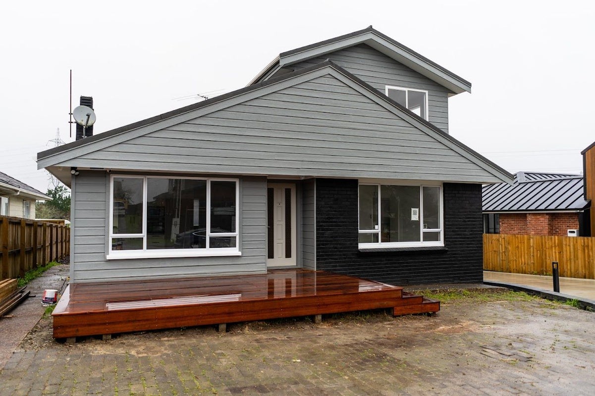 26 Toru Street, Te Atatu Peninsula, Auckland - Carousel 1