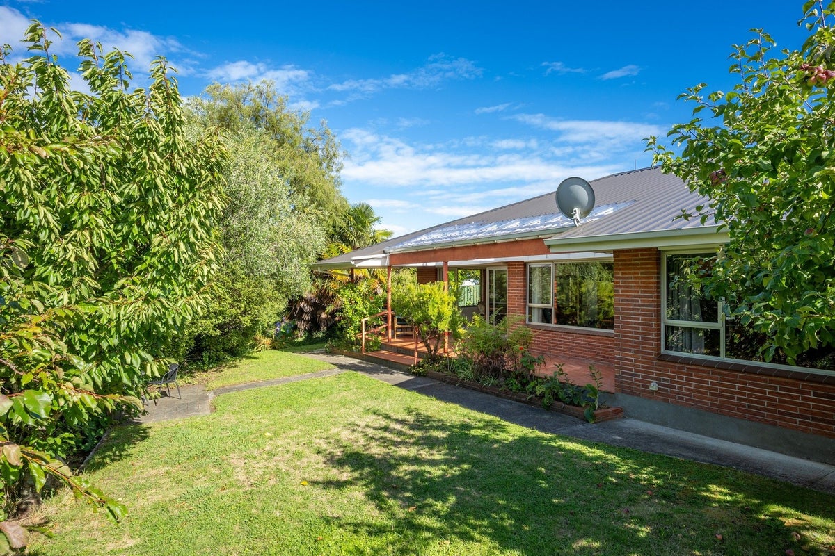 80 HALIFAX ST East, The Wood, NELSON - Carousel 1