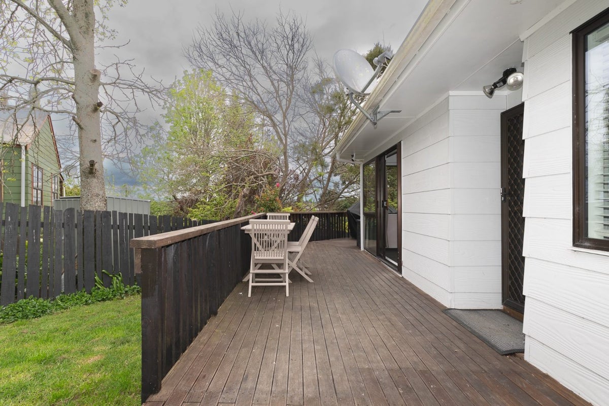 2/2 Oreil Avenue, West Harbour, Auckland - Carousel 14