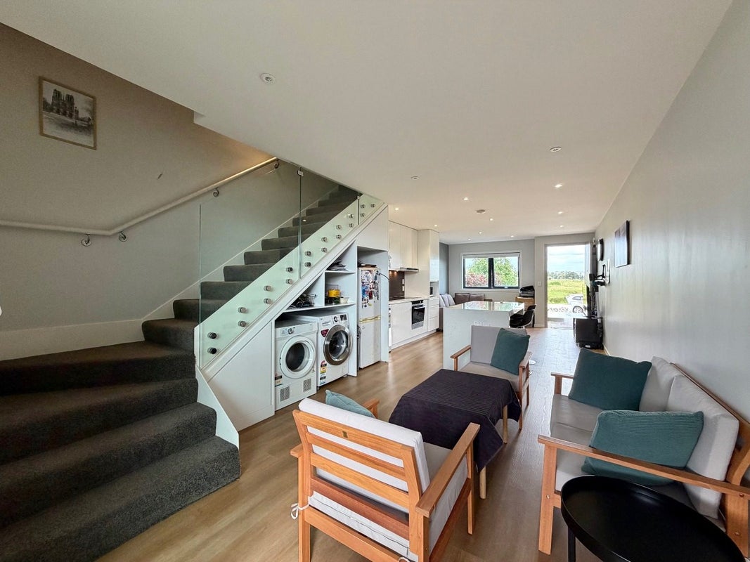 39 Otuwairoa Esplanade, Opaheke, Papakura - Carousel 2