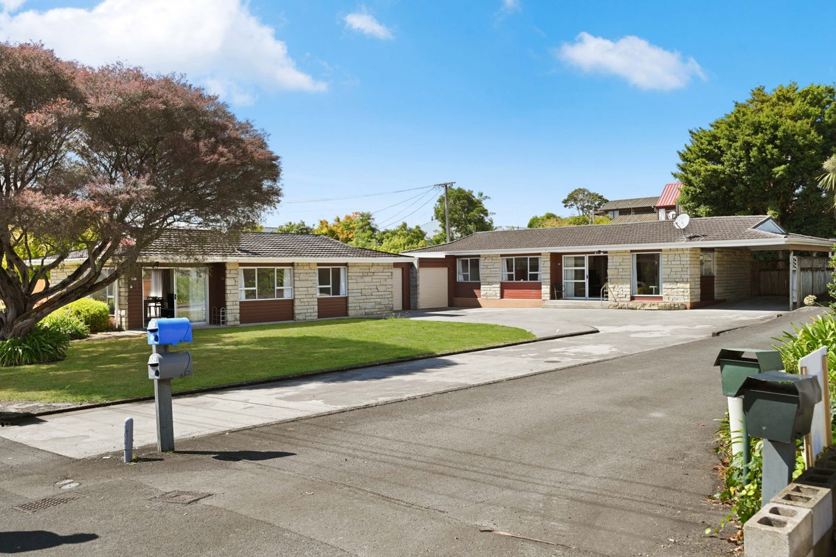 348 Cobham Drive, Hillcrest, Hamilton - Carousel 13
