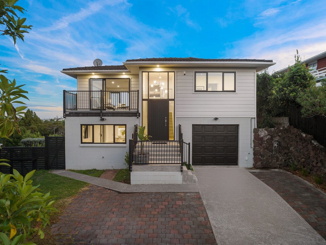 15 McDowell Crescent, Hillcrest, Auckland - Carousel 1