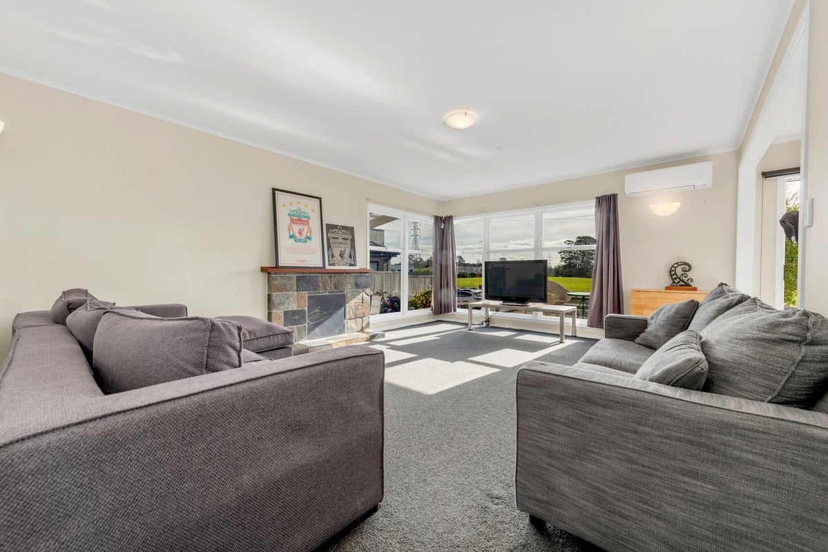 26 Tiraumea Drive, Pakuranga, Auckland - Carousel 2
