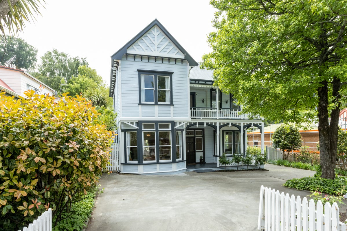 71 Milton Road, Bluff Hill, Napier - Carousel 1