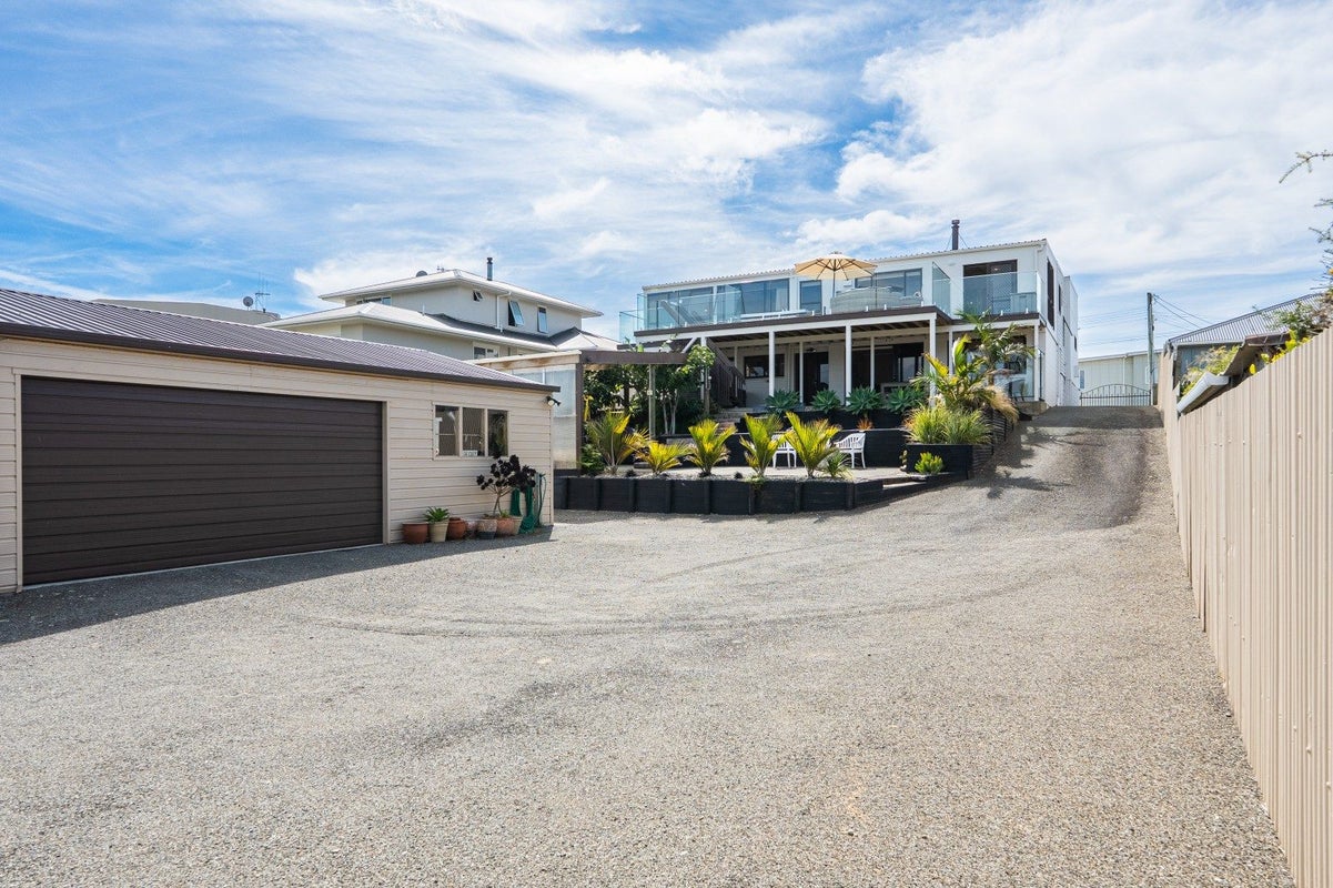 8 Roore Street, Foxton Beach, Foxton - Carousel 1