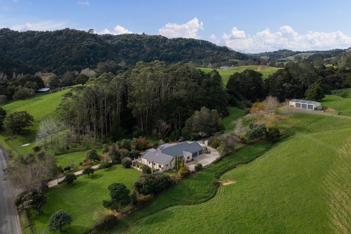 671 Weranui Road, Silverdale - Carousel 2