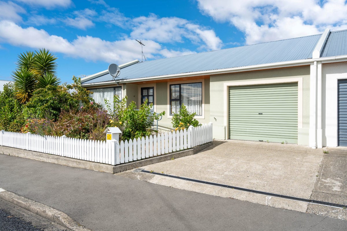 12/31 Eastbourne Street, Caversham, Dunedin - Carousel 1