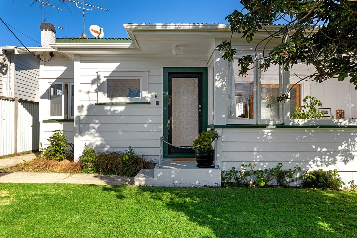 9 Sinclair Street, Devonport, Auckland - Carousel 21