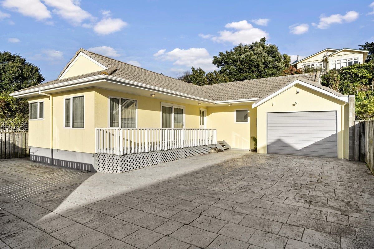 96A Derwent Street, Island Bay, Wellington - Carousel 1