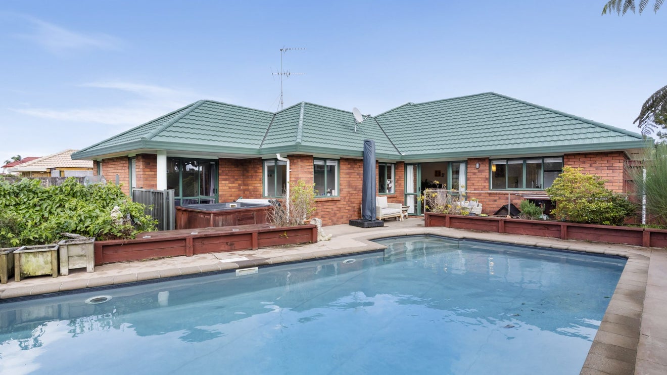 127 Longford Park Drive, Takanini, Auckland - Carousel 1