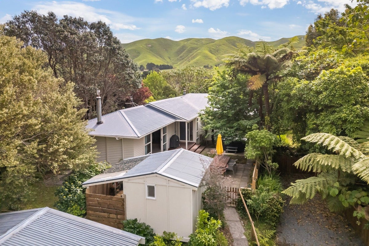 18 Elizabeth Street, Pukerua Bay, Porirua - Carousel 1