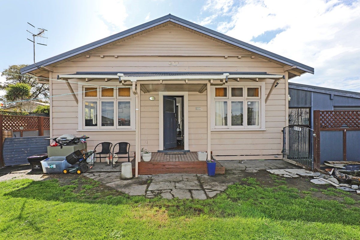 621 Avenue Road West, Saint Leonards, Hastings - Carousel 2