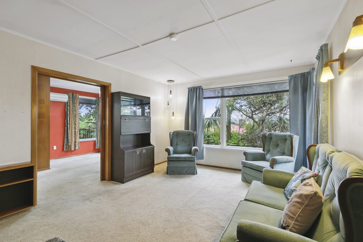 74 Beazley Avenue, Paparangi, Wellington - Carousel 2