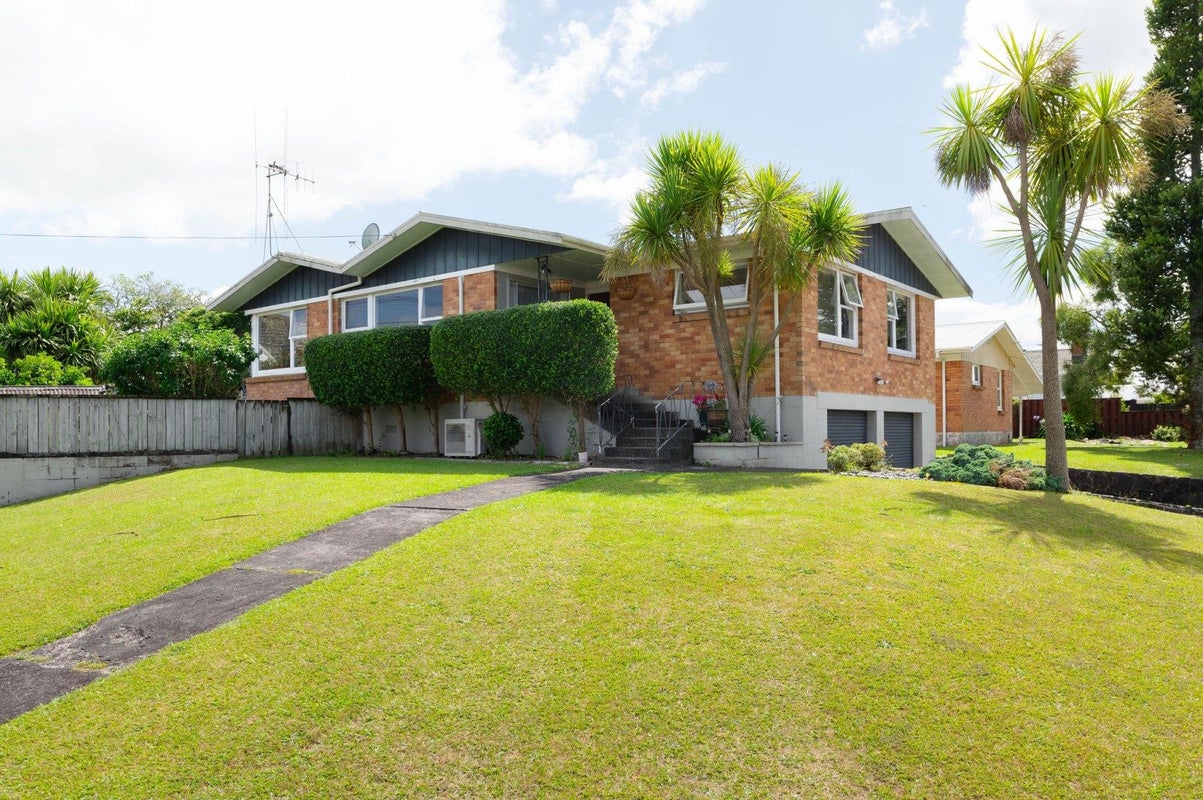 2 De Vere Crescent, Chartwell, Hamilton - Carousel 2