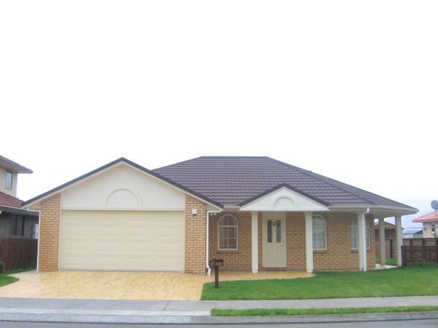 3 Silver Pine Avenue, Woodridge, Wellington - Carousel 1
