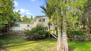 31 Victory Road, Laingholm, Auckland - Carousel 1