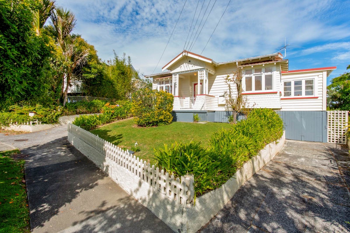 12 Warwick Street, Morningside, Auckland - Carousel 2