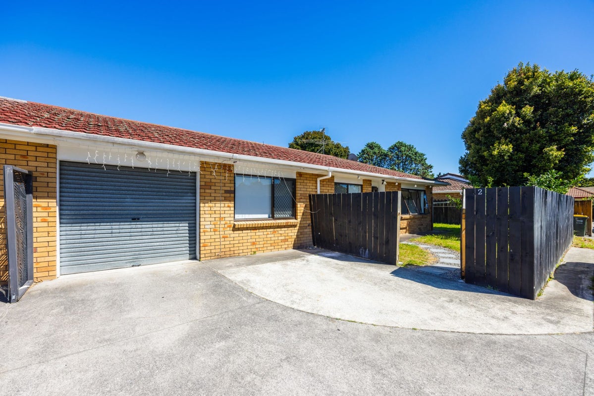 2/10 Airfield Road, Takanini, Auckland - Carousel 1