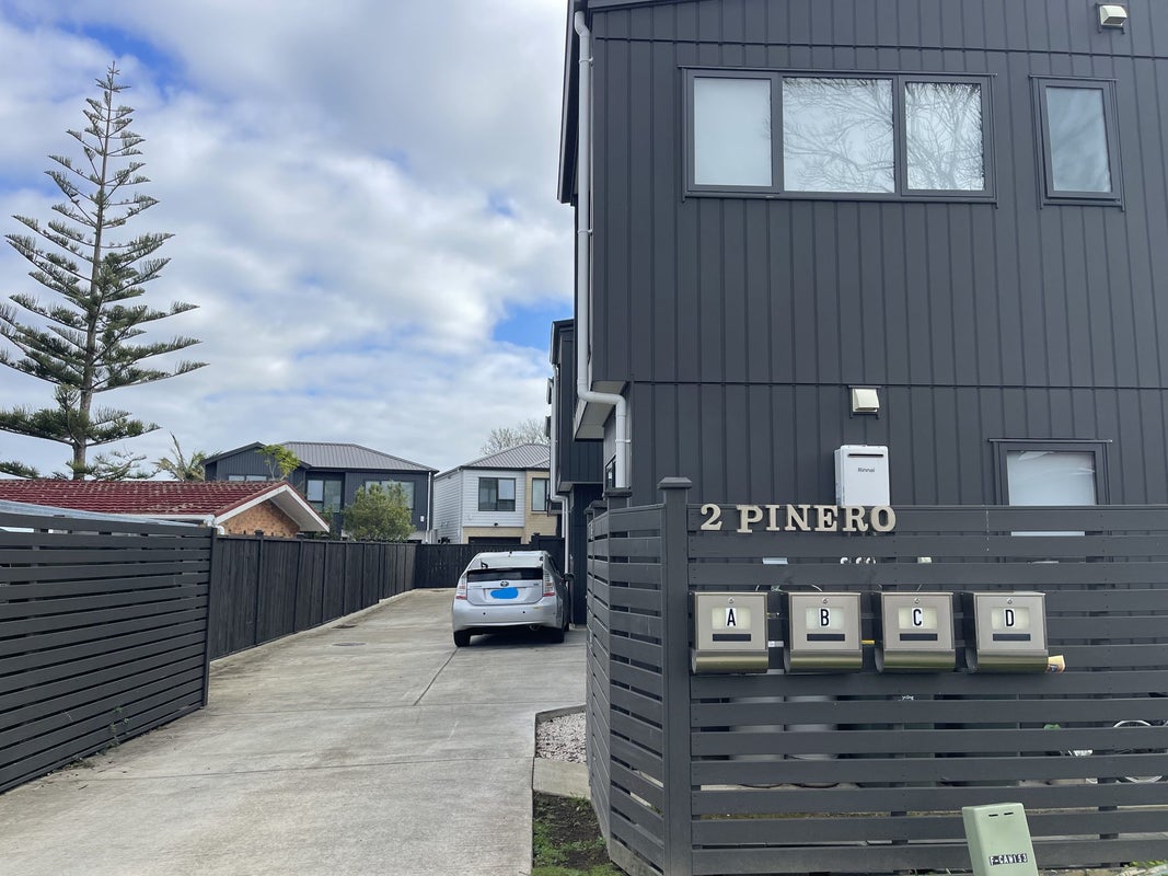 2D Pinero Place, Bucklands Beach, Auckland - Carousel 1