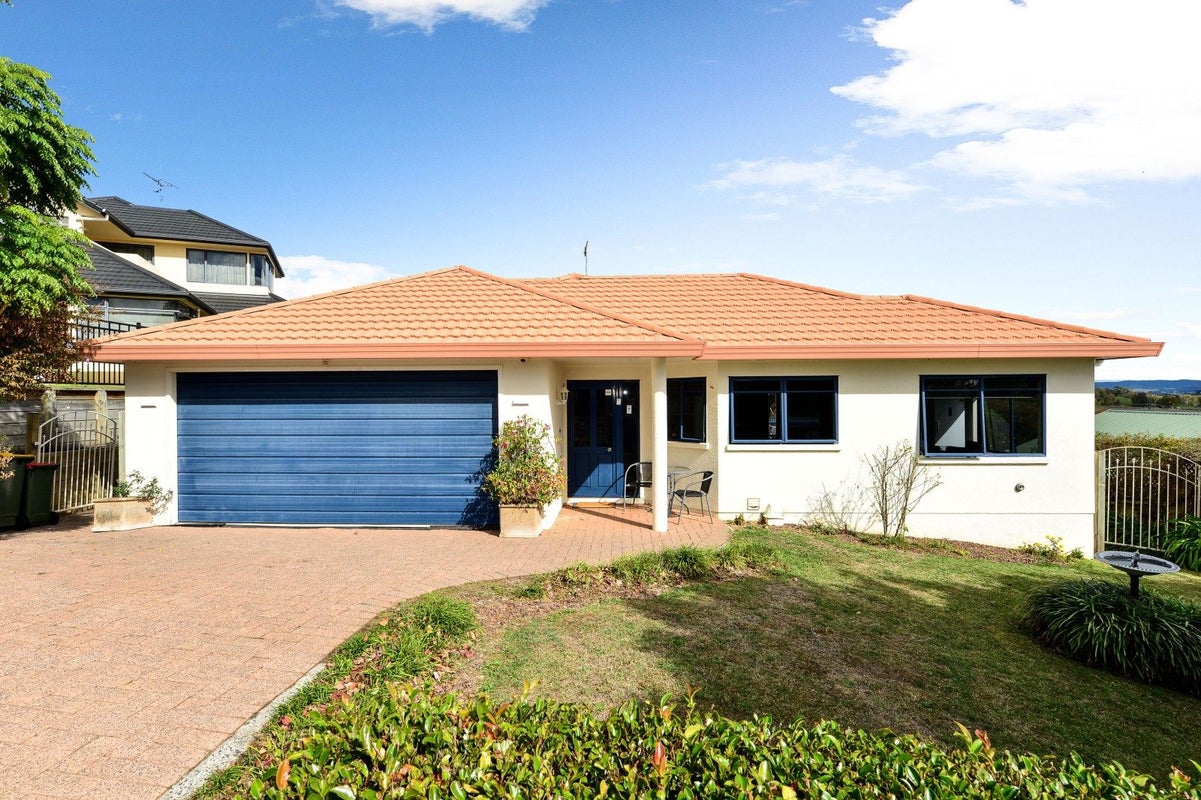 46 Greenfield Drive, Western Heights, Hamilton - Carousel 1